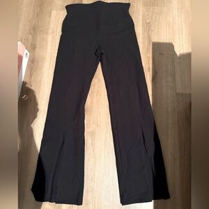 Yummie Boot-cut Split leg leggings .
New without tags .